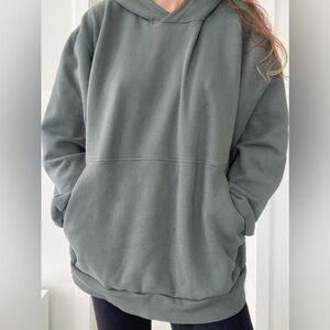 Unisex men’s XL Lululemon steady state oversized hoodie in legacy green.